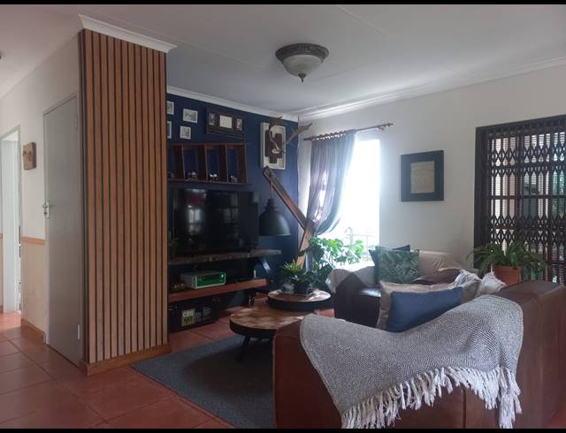 2 BEDROOM SECTIONAL TITLE TO LET IN HEIDELBERG CENTRAL